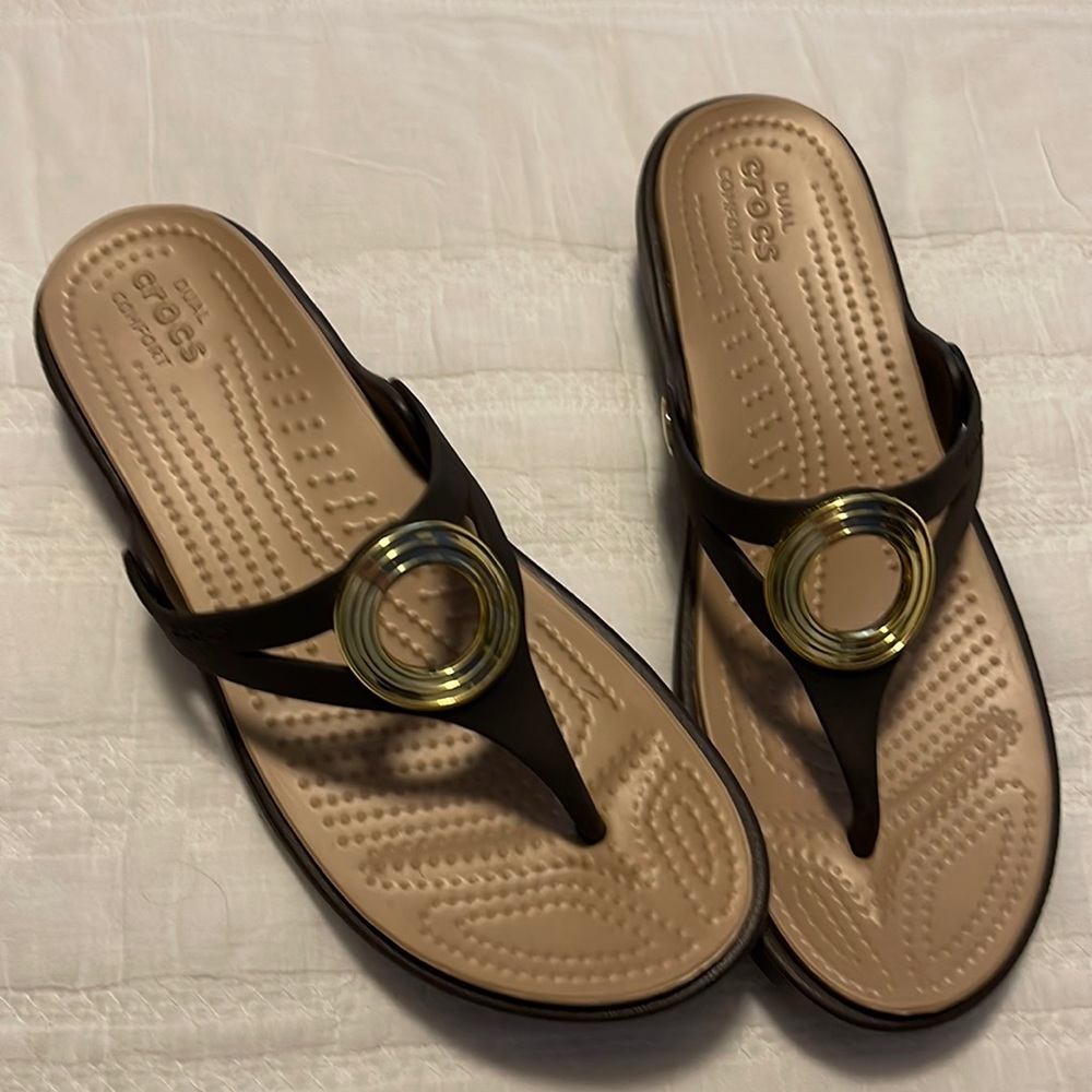 CROC Sandals. Very lightly worn brown CROC sandals with gold details.